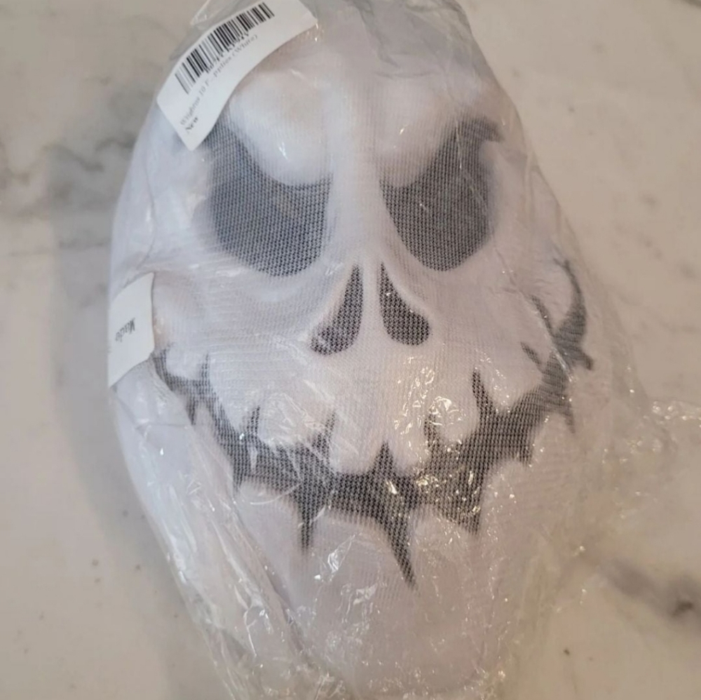 SPOOKY FLYING GHOST 👻 Halloween Decoration 🎃 - Picture 2 of 3